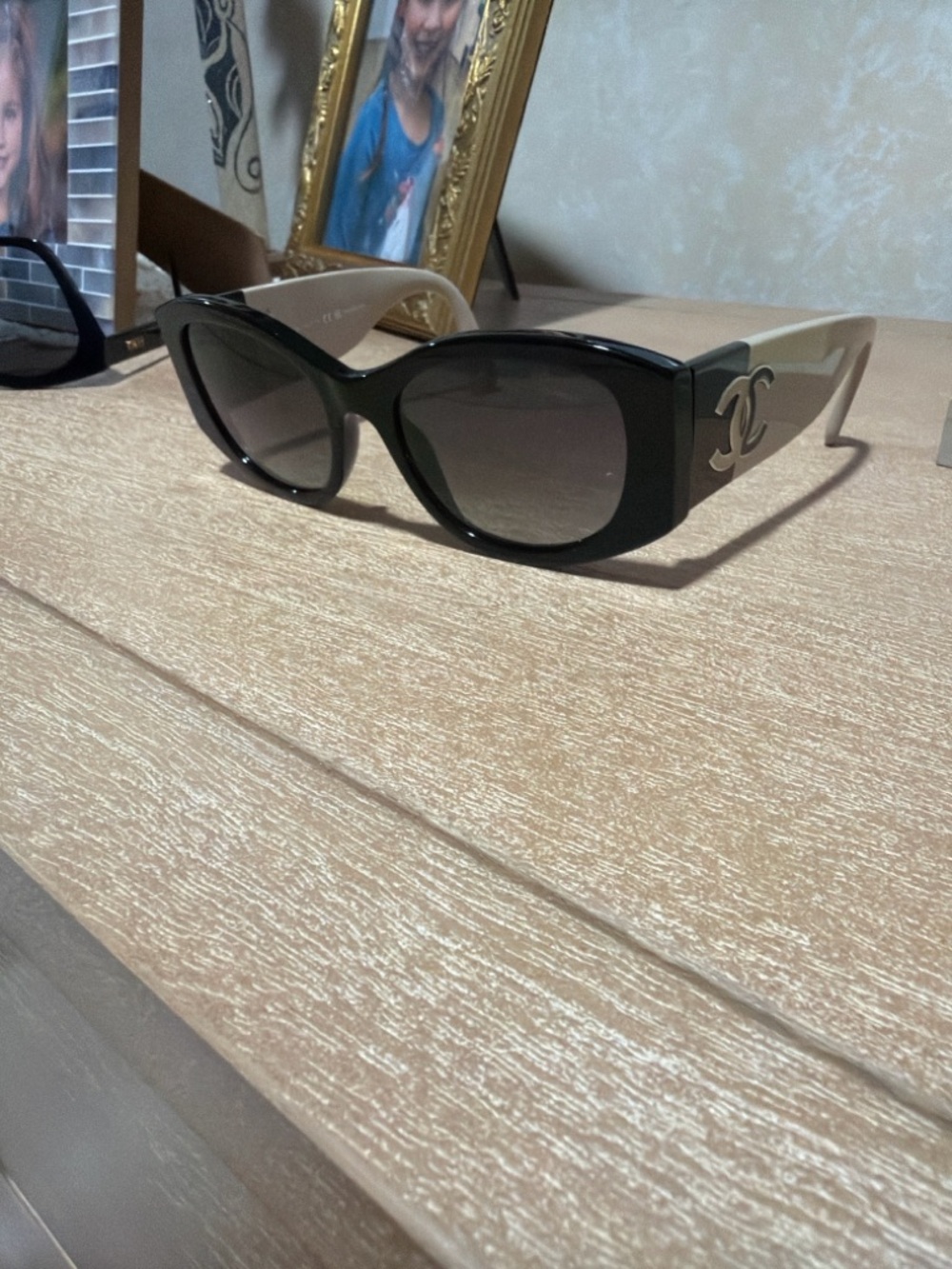 CHANEL Black and Beige CC Logo Oversized Sunglasses - Picture 7 of 10